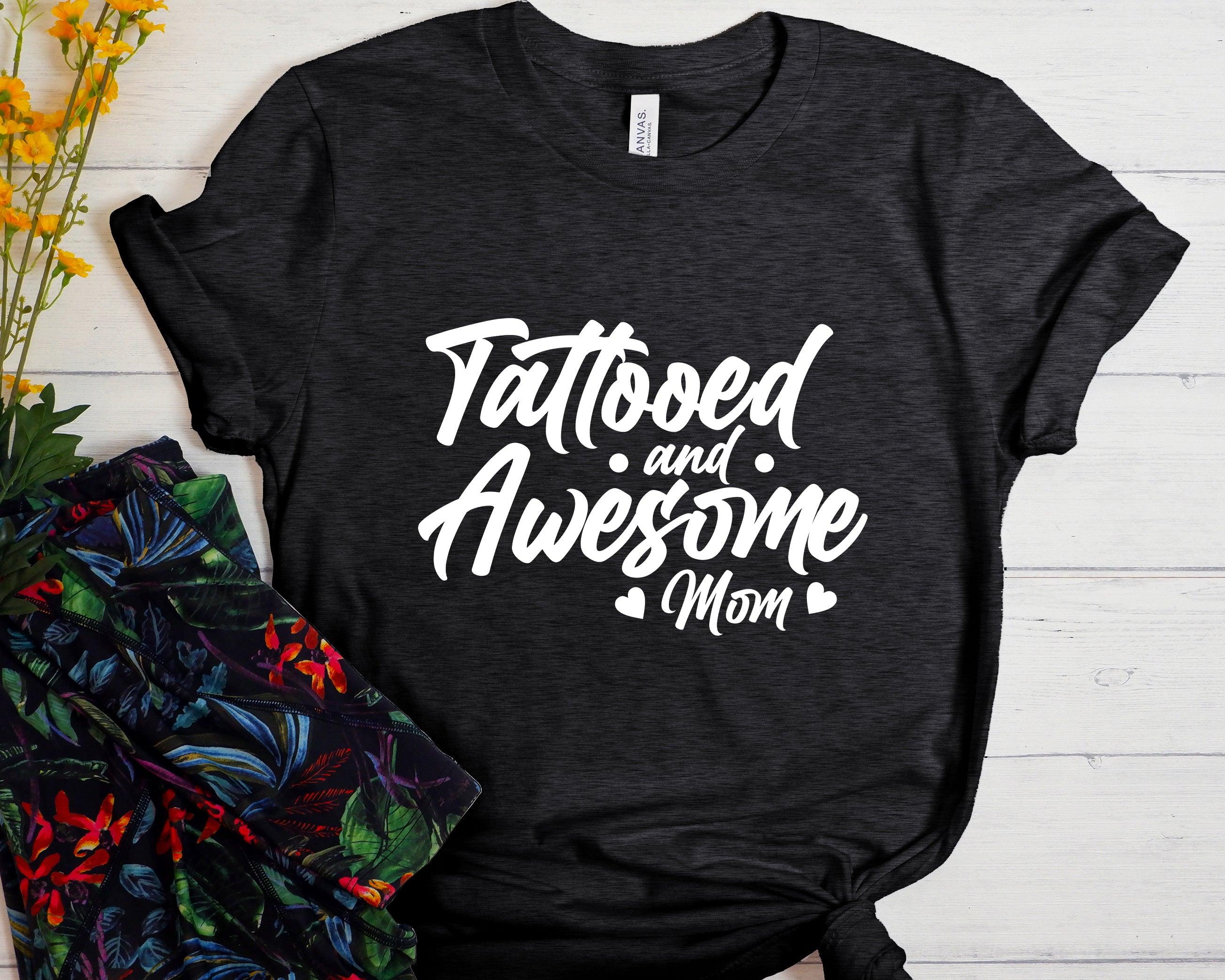 tattooed and awesome mom Unisex t-shirt