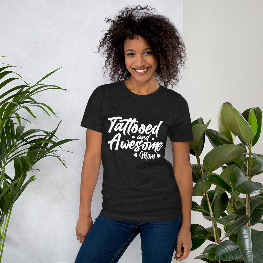 tattooed and awesome mom Unisex t-shirt